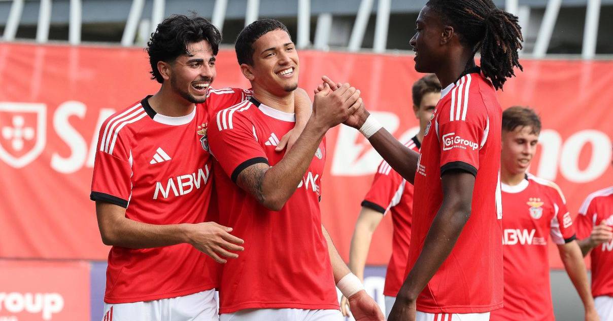 Benfica arrasa no Seixal e avança para os quartos-de-final da Youth League