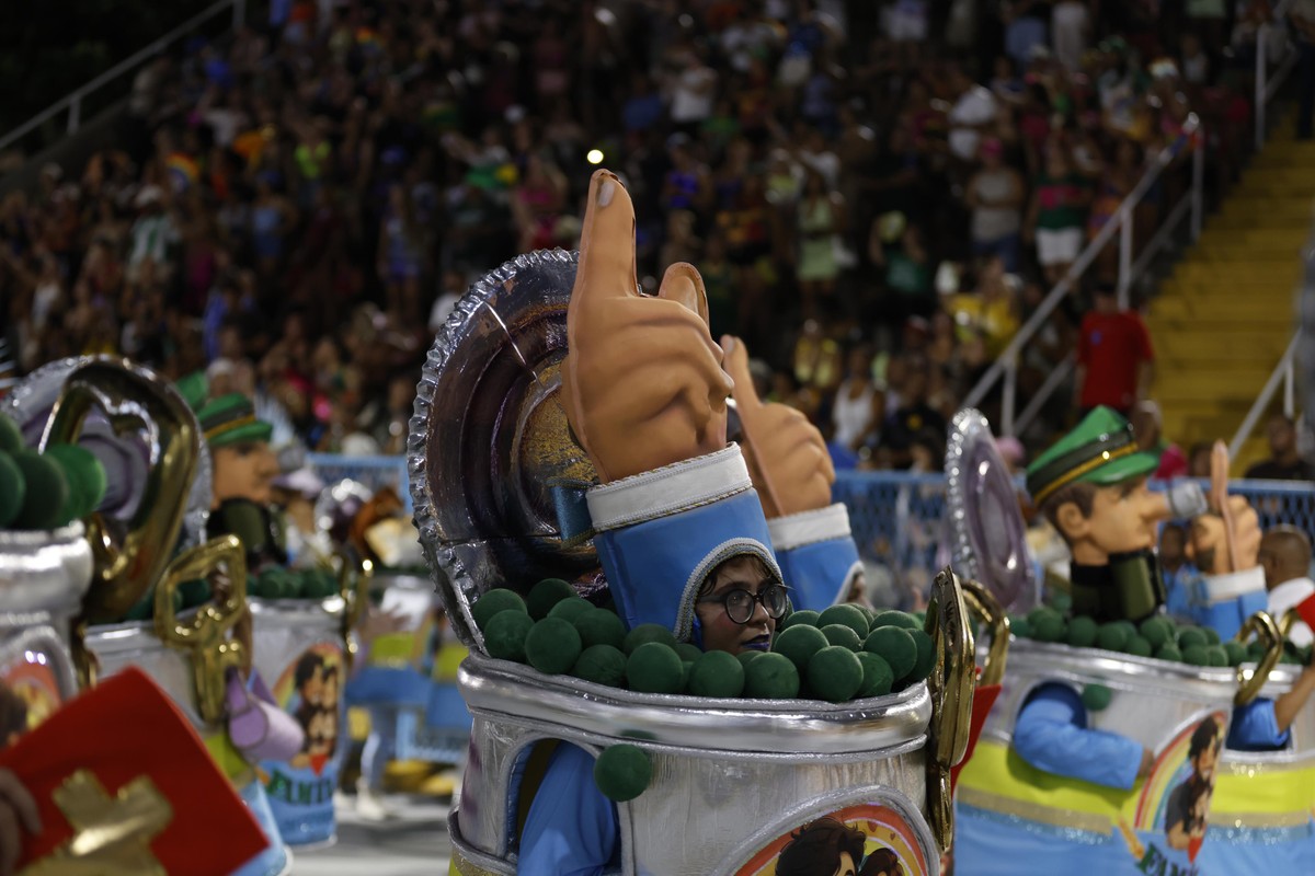 Análise: Como o desfile de carnaval sobre Lula pode afetar a relação do governo com eleitores evangélicos
