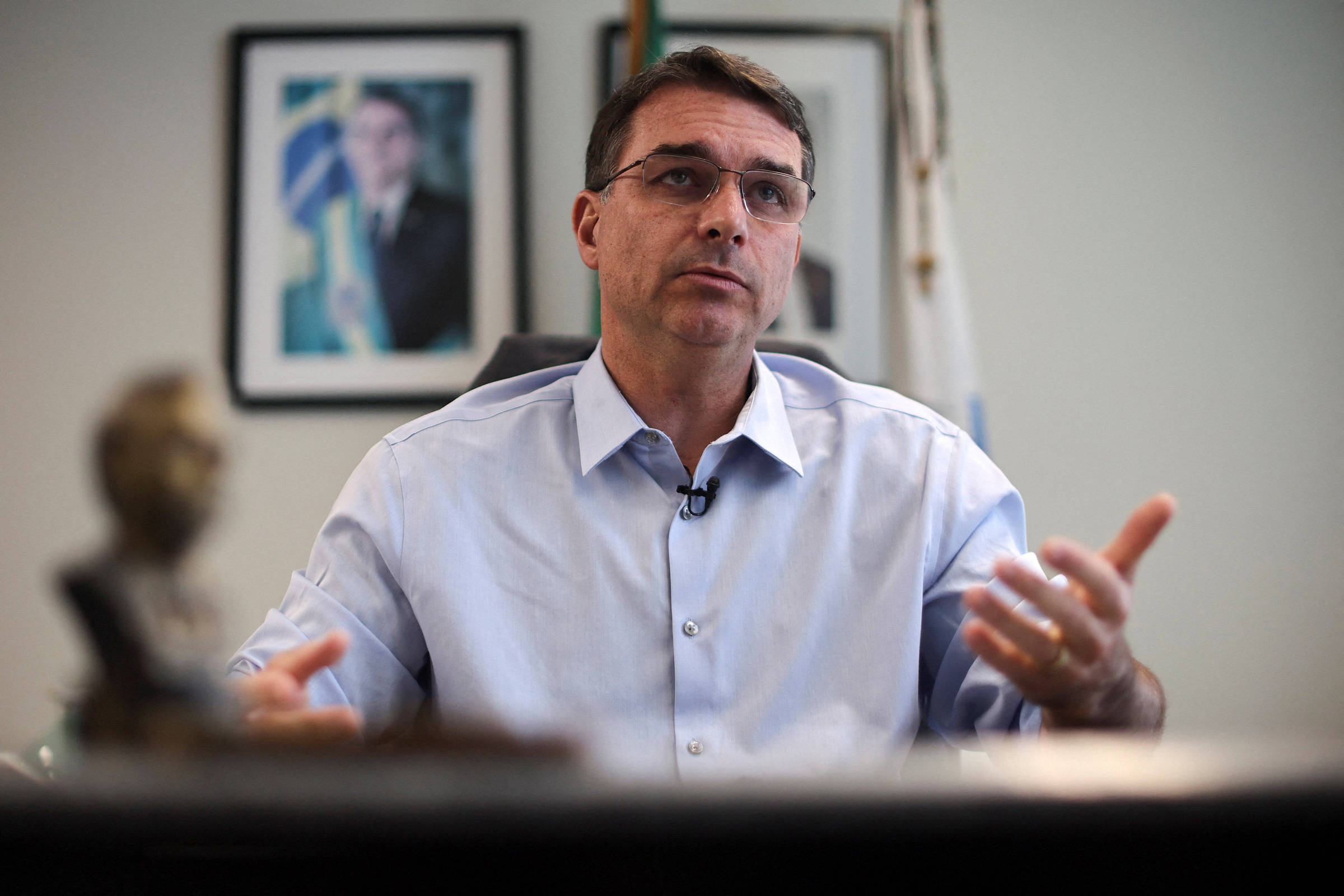 Flávio Bolsonaro tenta impor ordem no PL para conter disputas internas e consolidar liderança