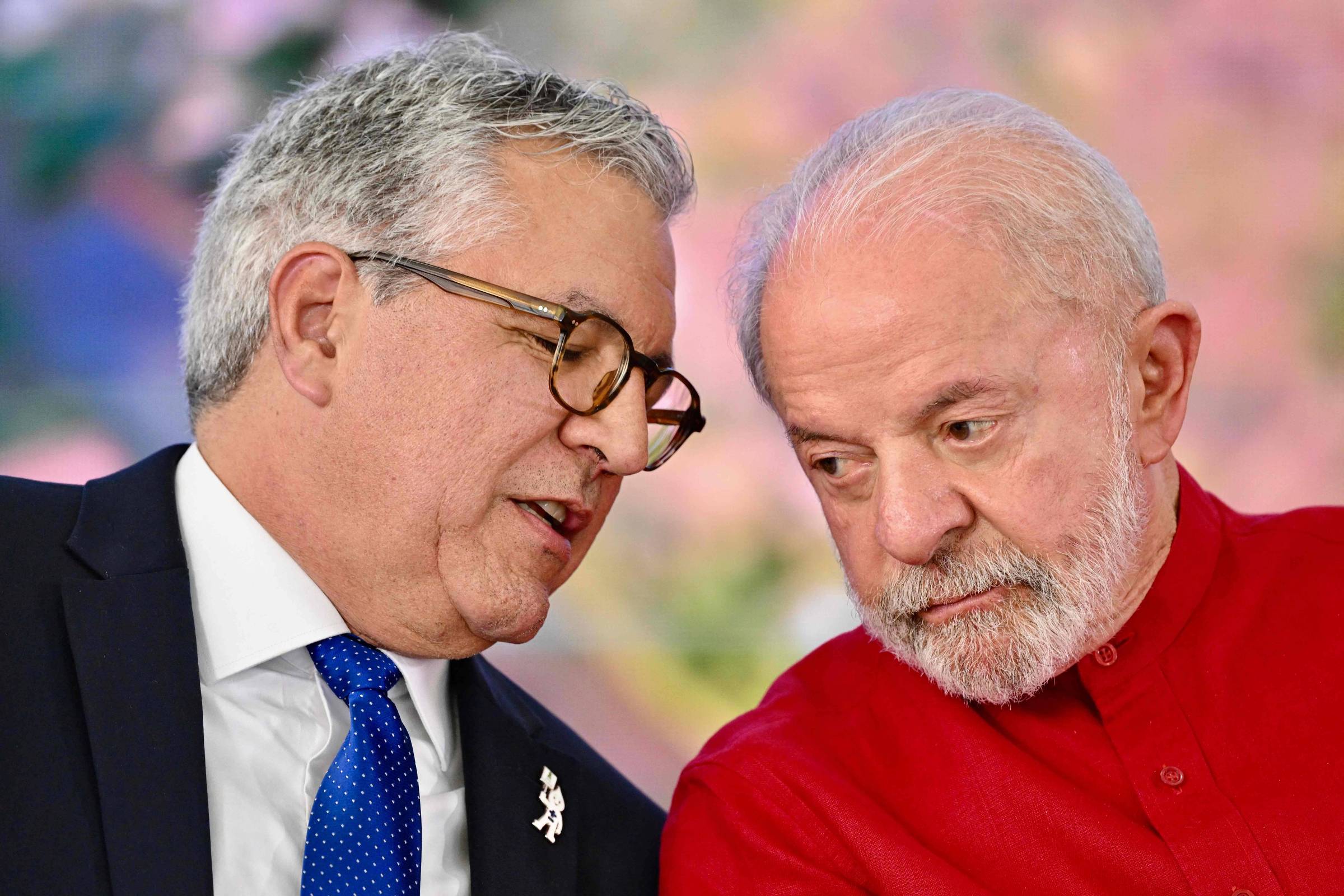 Brasil procura na Índia solução estratégica para dependência farmacêutica e transferência tecnológica