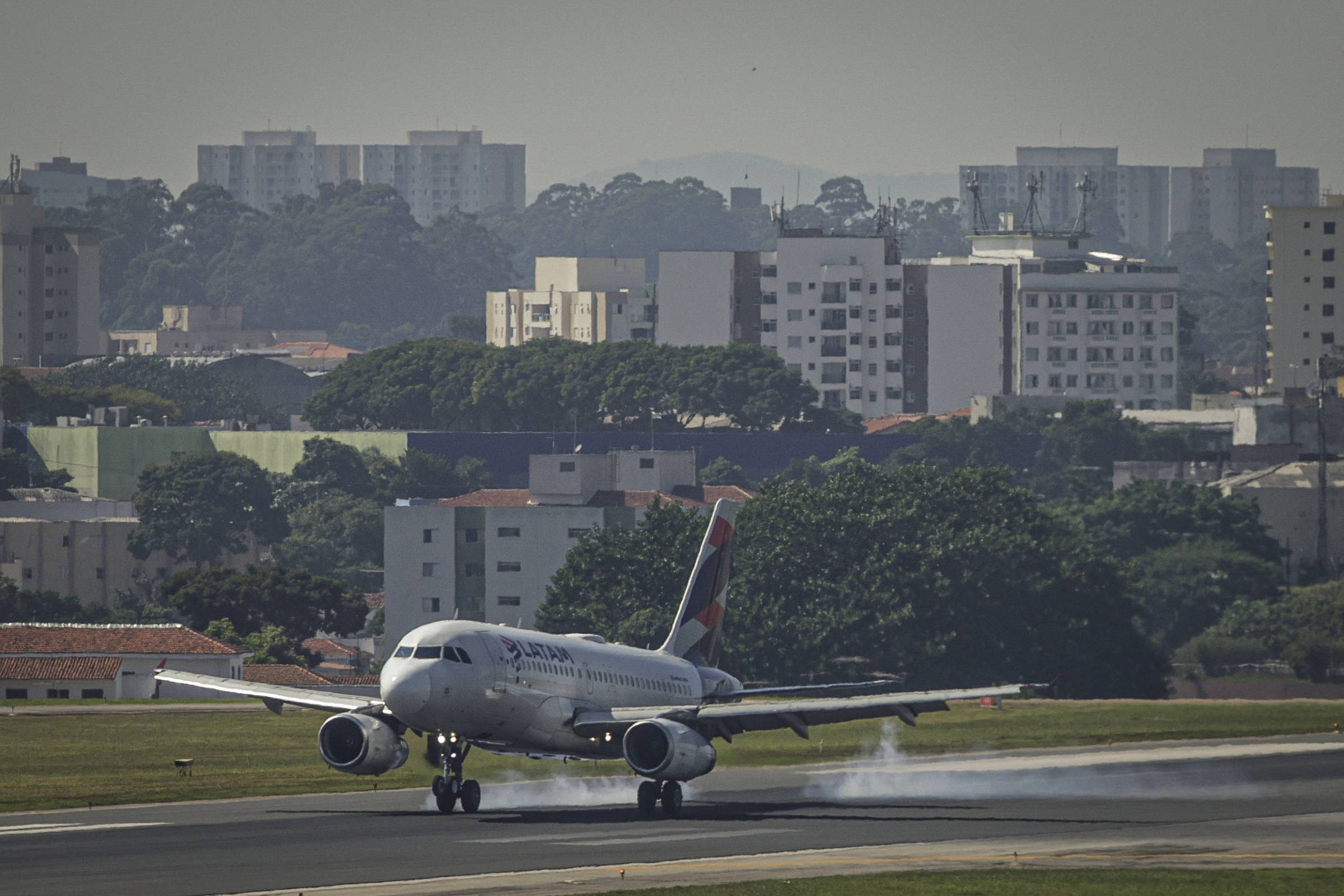 Combustível Sustentável de Aviação: Desafios e Oportunidades na Transição Energética do Setor Aéreo Brasileiro