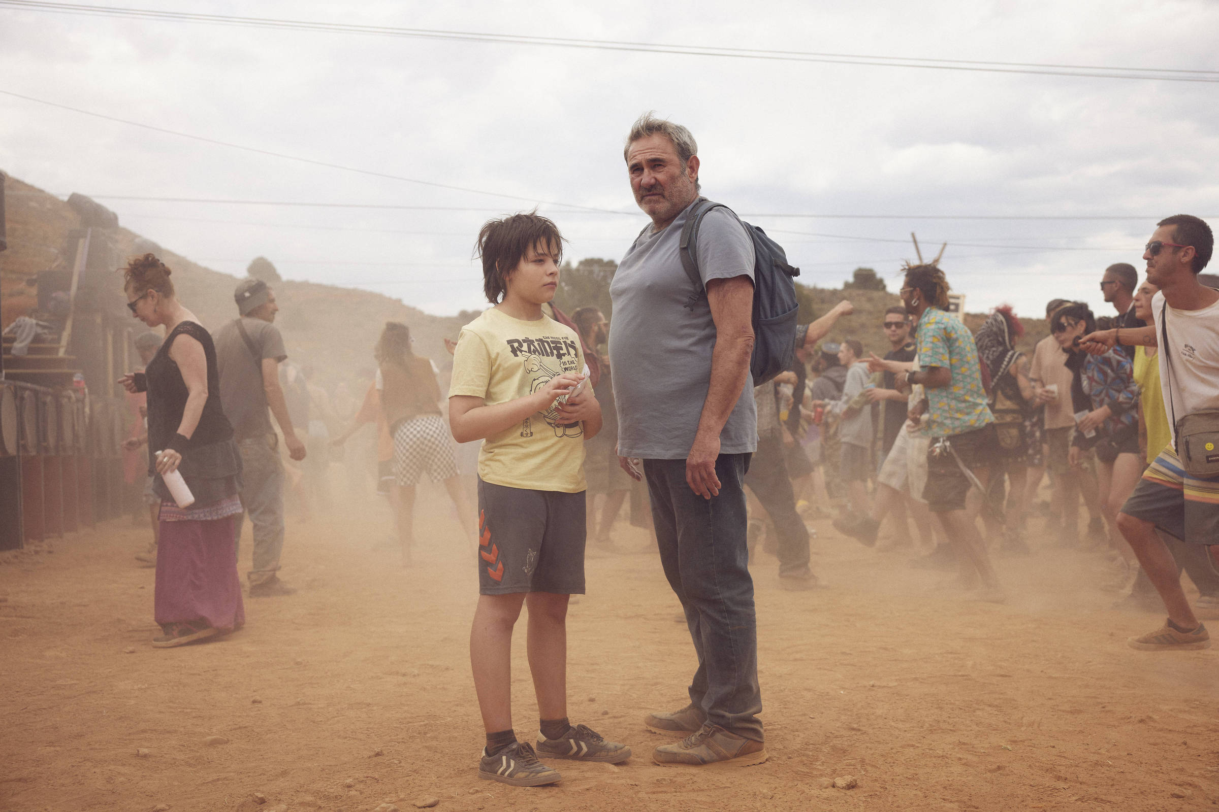 Sirât: Uma Análise Profunda do Filme que Mistura Ação, Originalidade e Terror Existencial no Deserto Sirât: Uma Análise Profunda do Filme que Mistura Ação, Originalidade e Terror Existencial no Deserto
