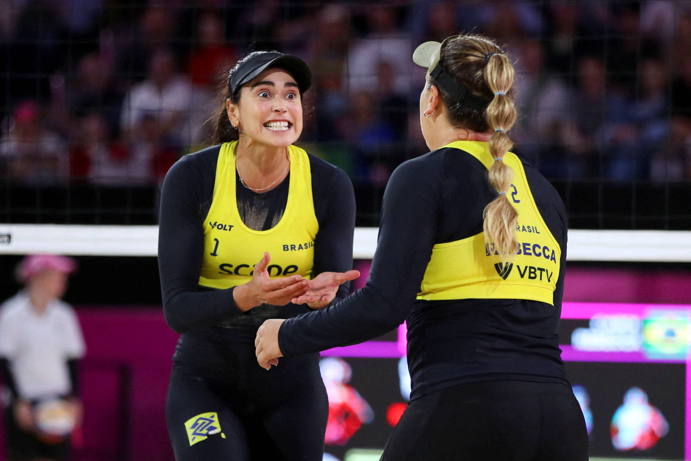 Carol Solberg, atleta de vólei de praia, suspensa de torneio internacional por declarações sobre prisão de Bolsonaro