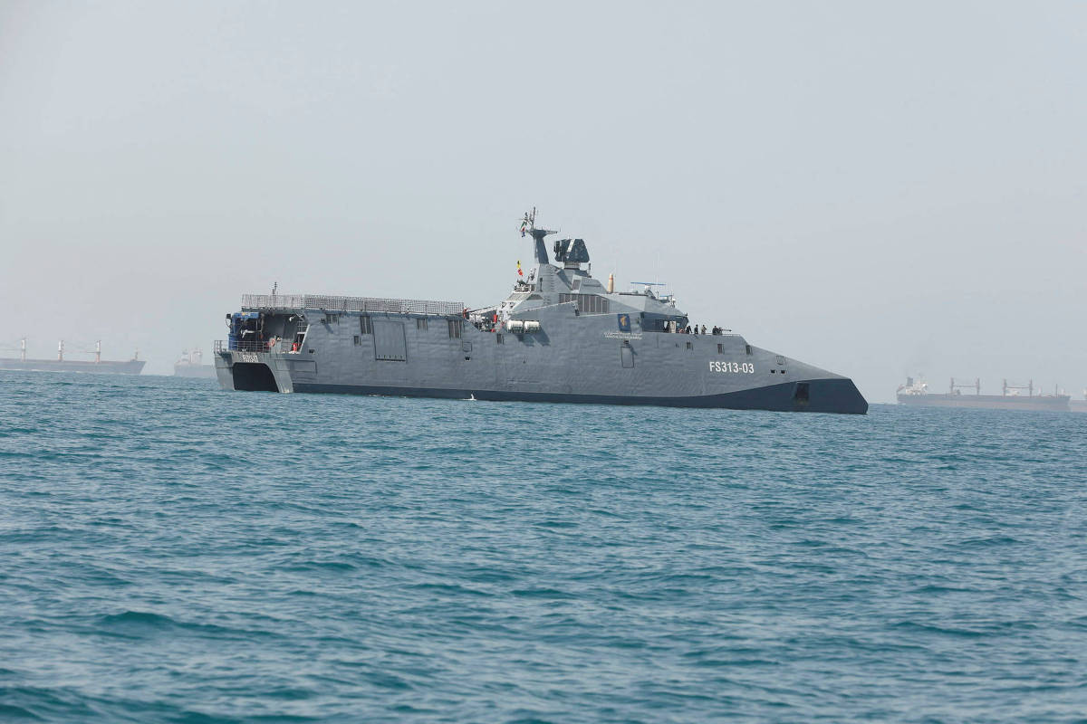 Irão concentra estratégia dissuasora no Estreito de Ormuz perante presença militar dos EUA