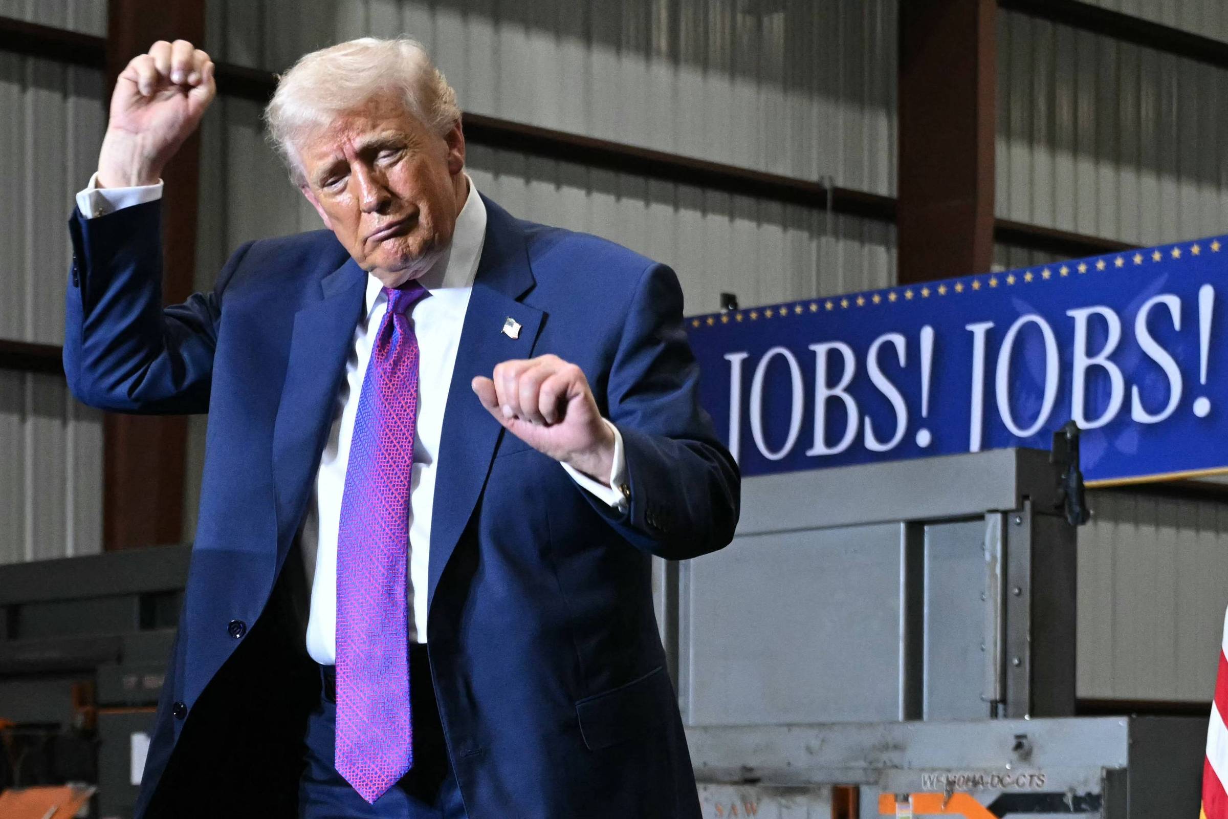 Trump promete desclassificar documentos sobre extraterrestres após insinuações de Obama