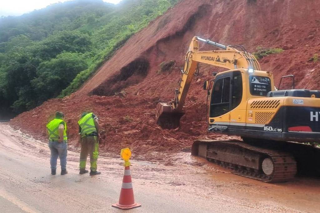 Análise Meteorológica: Chuva Persistente Ameaça o Leste de São Paulo no Fim de Semana Análise Meteorológica: Chuva Persistente Ameaça o Leste de São Paulo no Fim de Semana