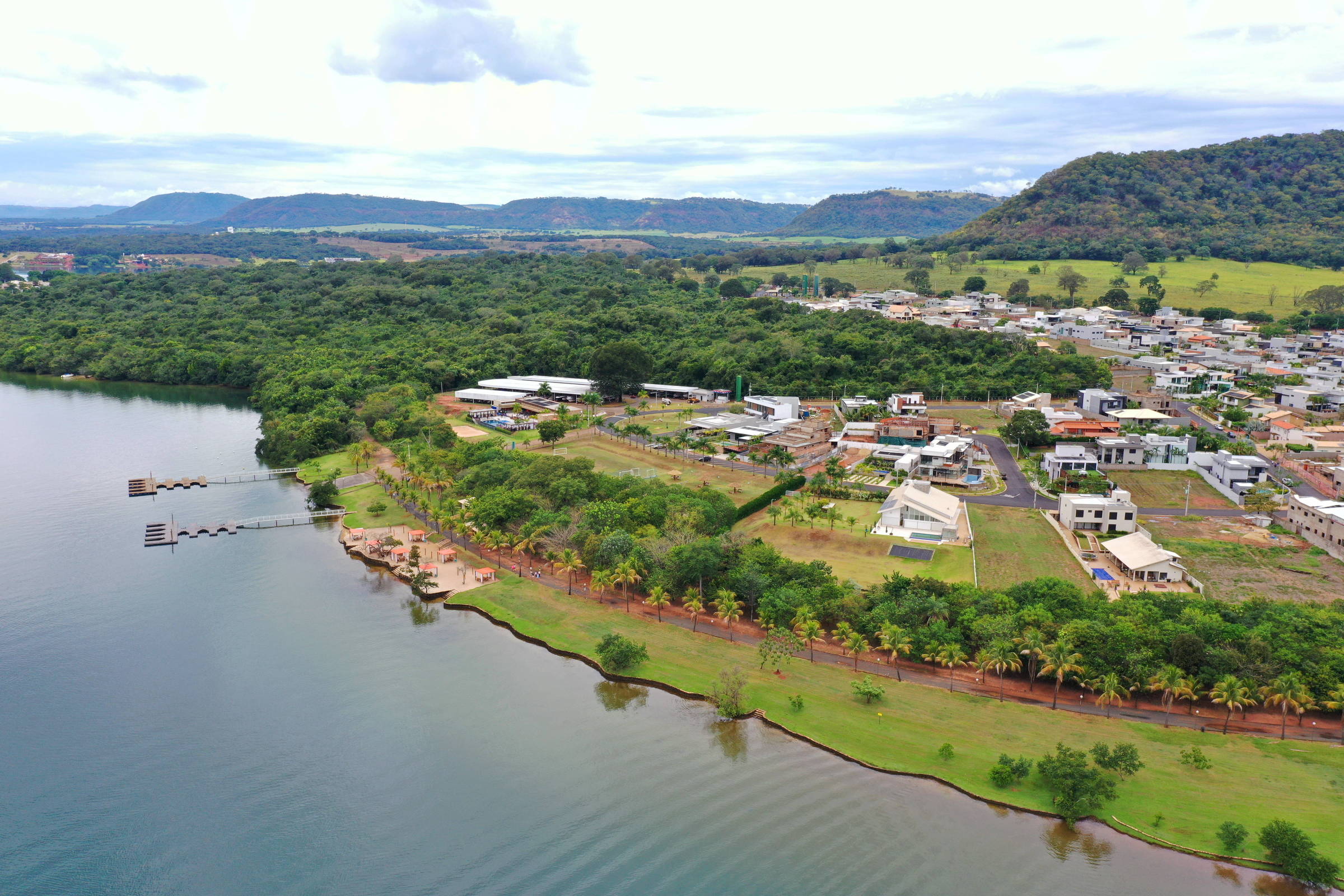 Colisão de lancha no rio Grande provoca seis mortos, incluindo criança Colisão de lancha no rio Grande provoca seis mortos, incluindo criança