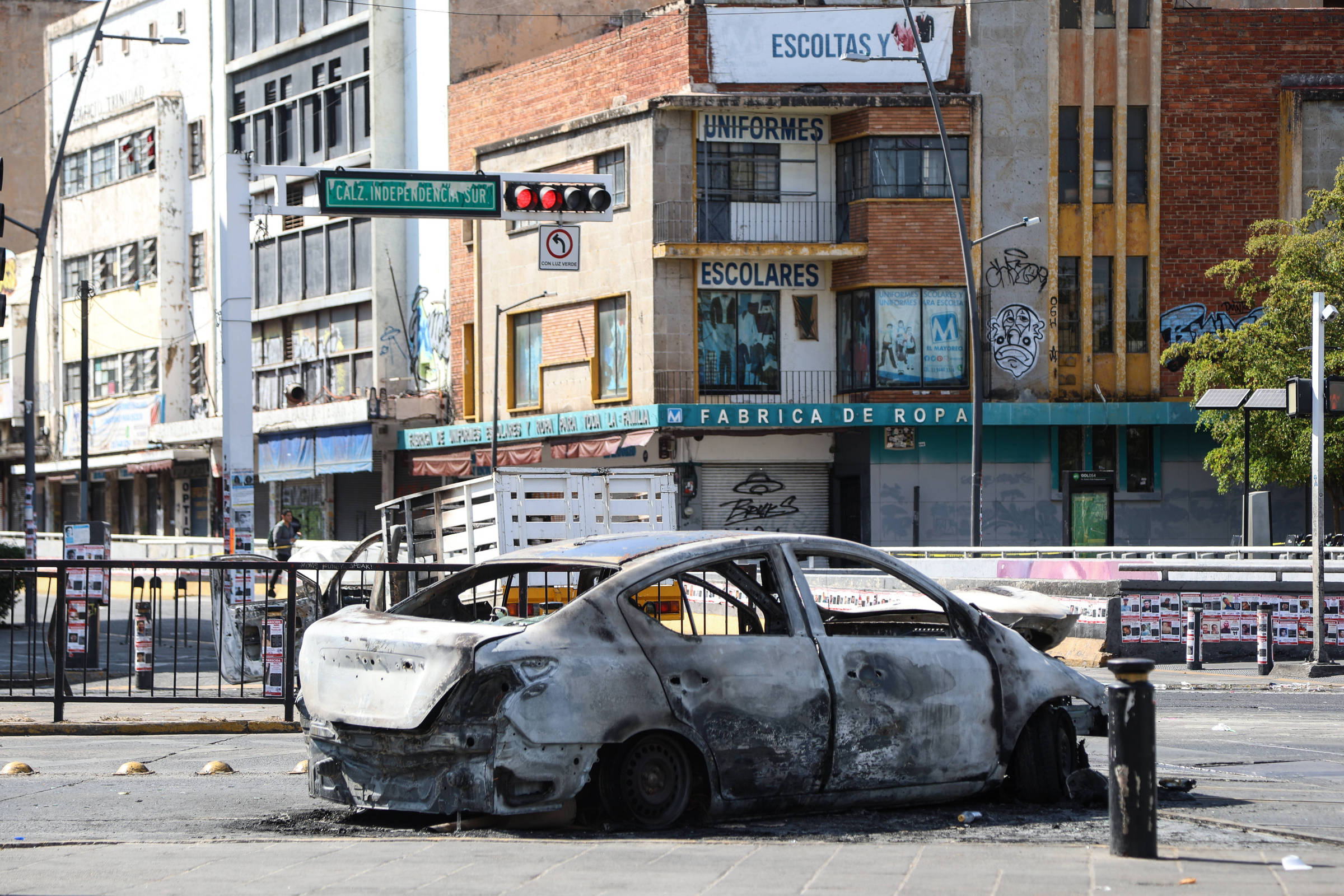 Morte de 'El Mencho' desencadeia crise de segurança no México: 10 estados suspendem aulas e EUA emitem alerta