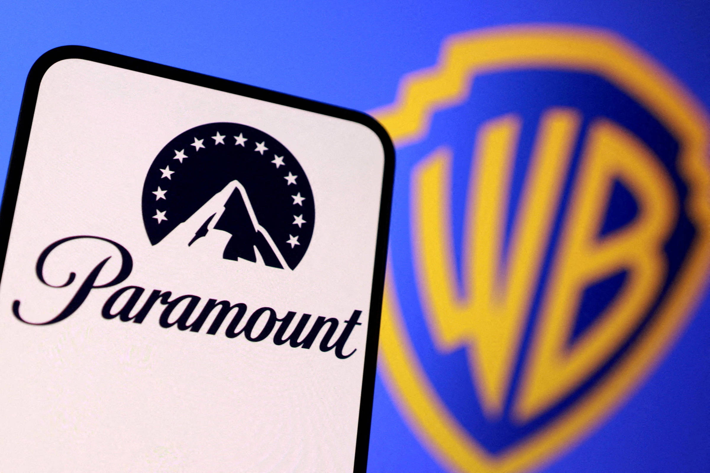 Warner Bros. reavalia proposta da Paramount enquanto Netflix mantém vantagem na disputa pela aquisição