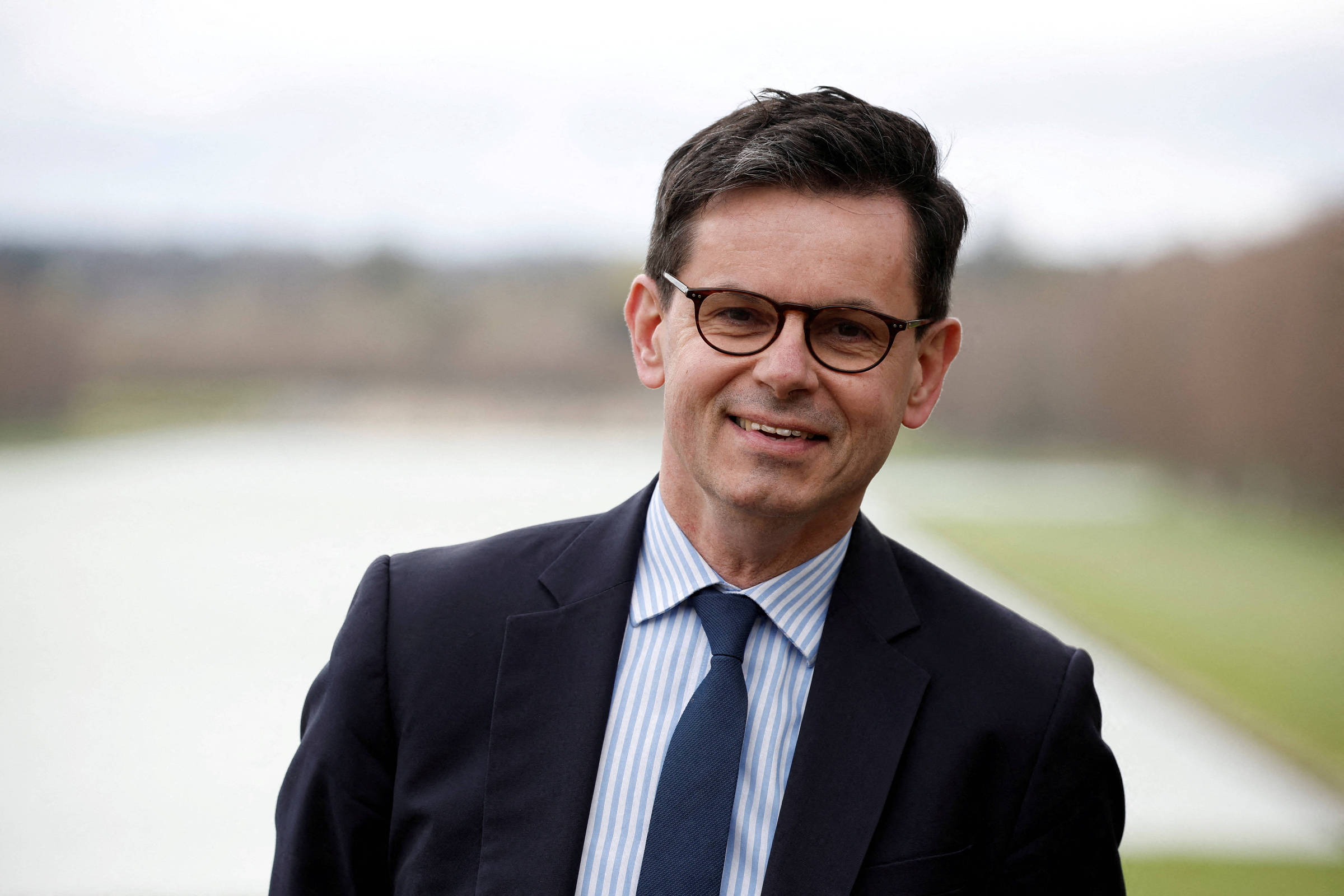 Museu do Louvre nomeia novo diretor em meio a crises de segurança e gestão