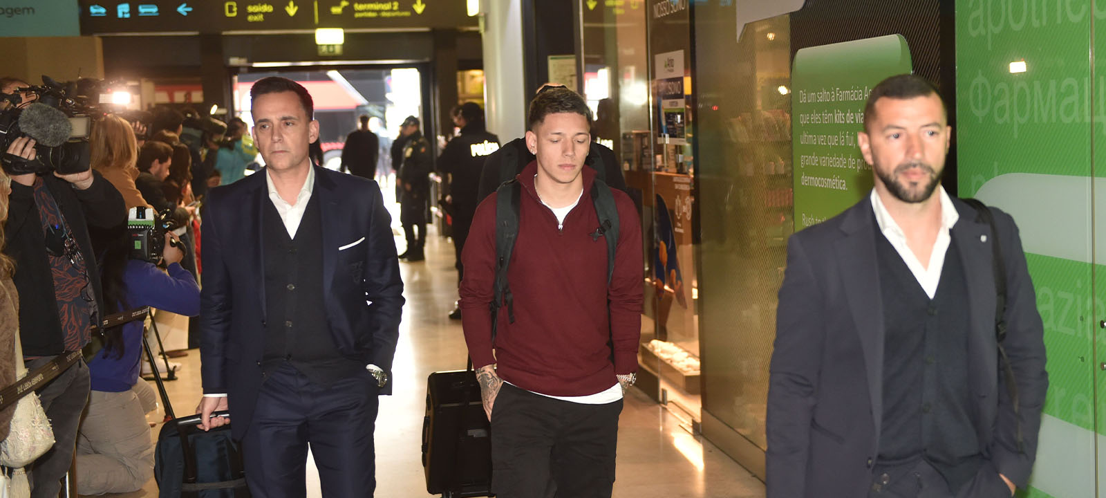 Benfica viaja para Madrid sem Bruma e com Prestianni suspenso para jogo decisivo da Champions Benfica viaja para Madrid sem Bruma e com Prestianni suspenso para jogo decisivo da Champions