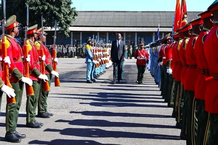 Presidente da República promove e reestrutura chefias nas Forças Armadas de Moçambique