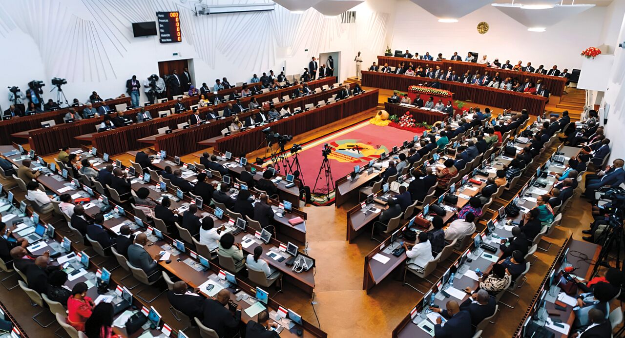 Parlamento Moçambicano Inicia Sessão Crítica com Revisão das Leis da Comunicação Social em Foco