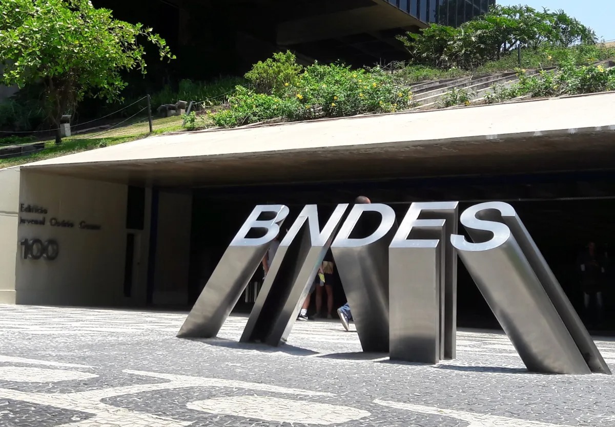 BNDES aprovou 5,2 mil milhões de euros em financiamentos para o setor automotivo em 2025