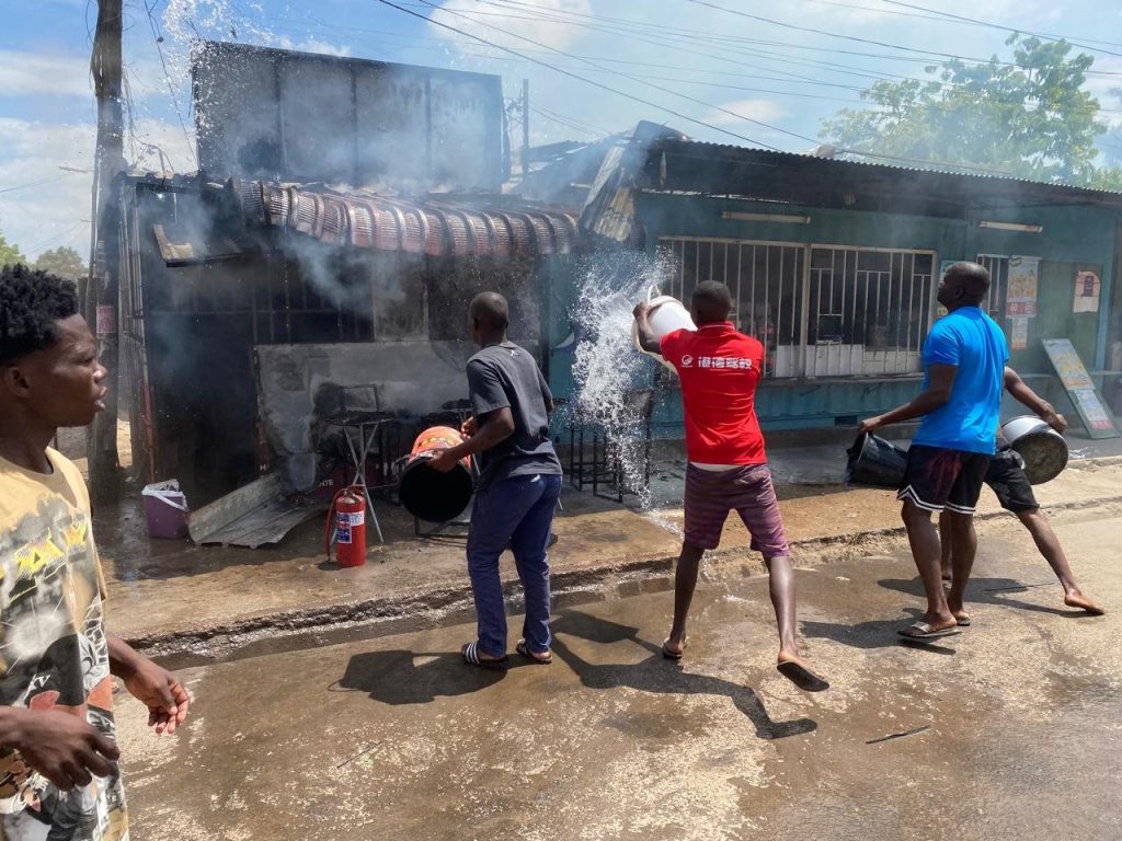 Incêndio em estabelecimento de comida rápida na Matola causa danos materiais avultados