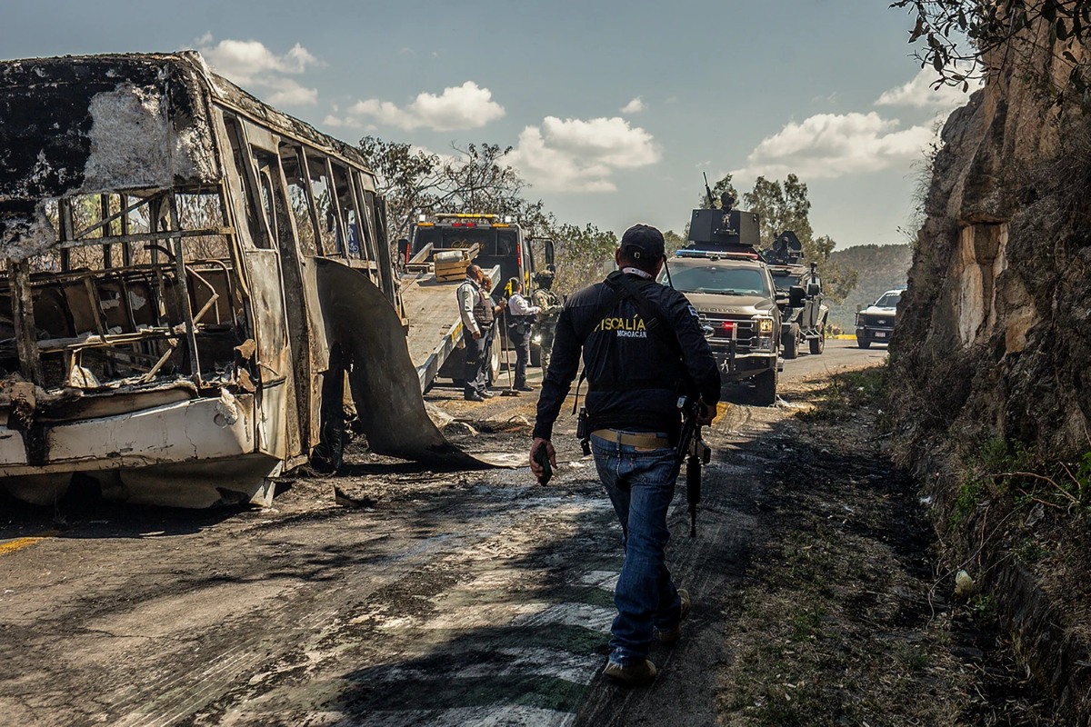 Morte de El Mencho desencadeia onda de violência no México com 14 mortos e centenas de bloqueios