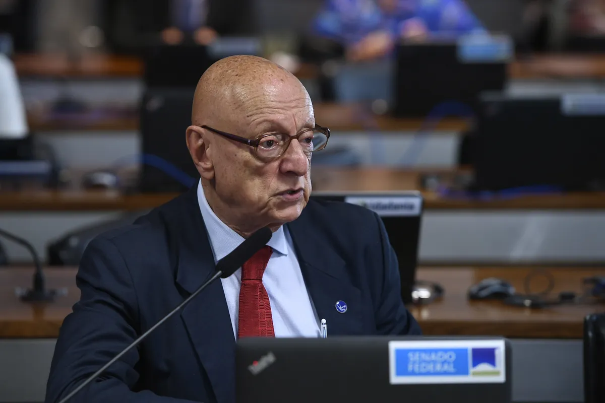 Bolsonaro define candidatos ao Senado em Santa Catarina e gera tensão política no estado