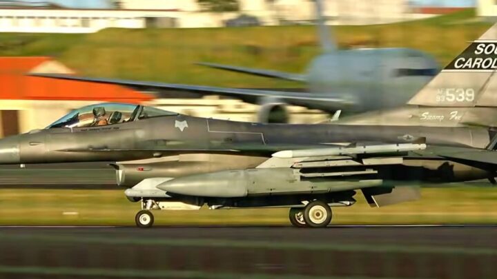 EUA estacionam caças F-16 e outros aviões militares na Base das Lajes nos Açores EUA estacionam caças F-16 e outros aviões militares na Base das Lajes nos Açores