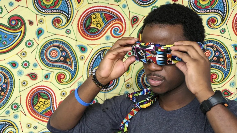Inovação moçambicana: óculos inteligentes desenvolvidos por jovem engenheiro prometem autonomia para deficientes visuais