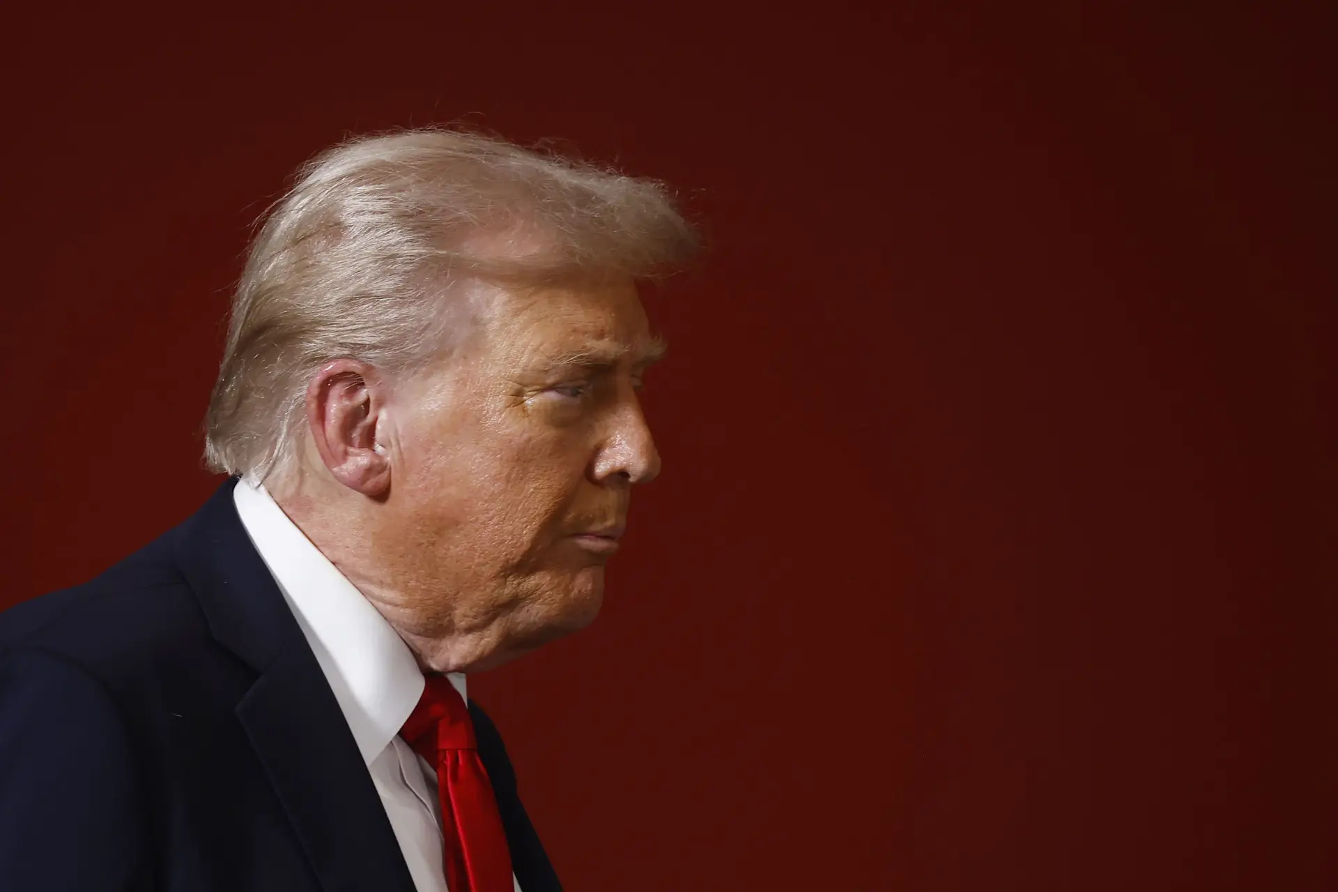 Análise: Aumento da Tensão Militar EUA-Irão - Sinais de Preparação para Conflito ou Estratégia de Pressão?