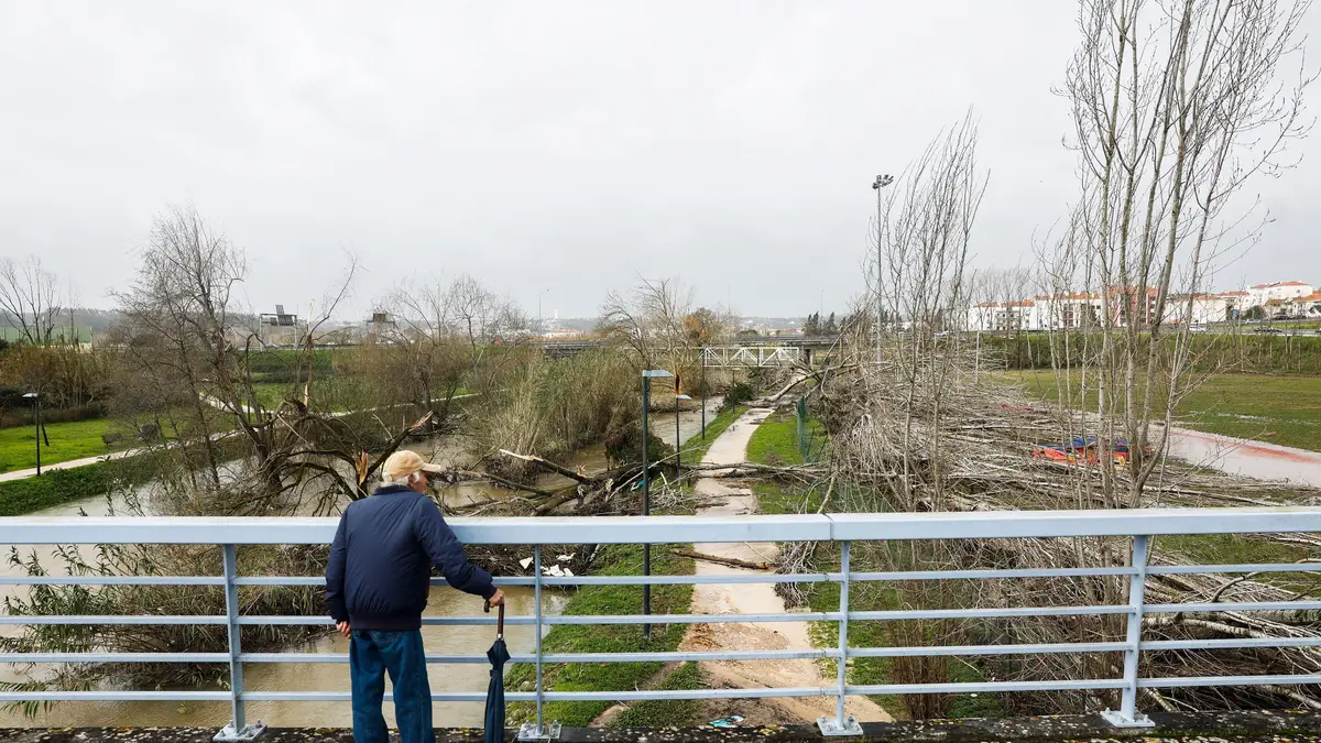 Tempestades Históricas em Portugal: Recuperação Lenta Após Precipitação Recorde