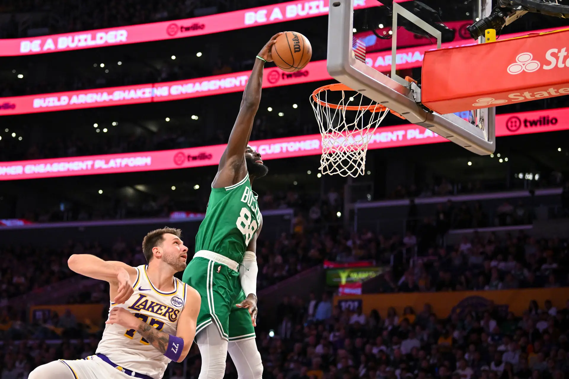 Neemias Queta com duplo-duplo na vitória dos Celtics sobre os Lakers na NBA