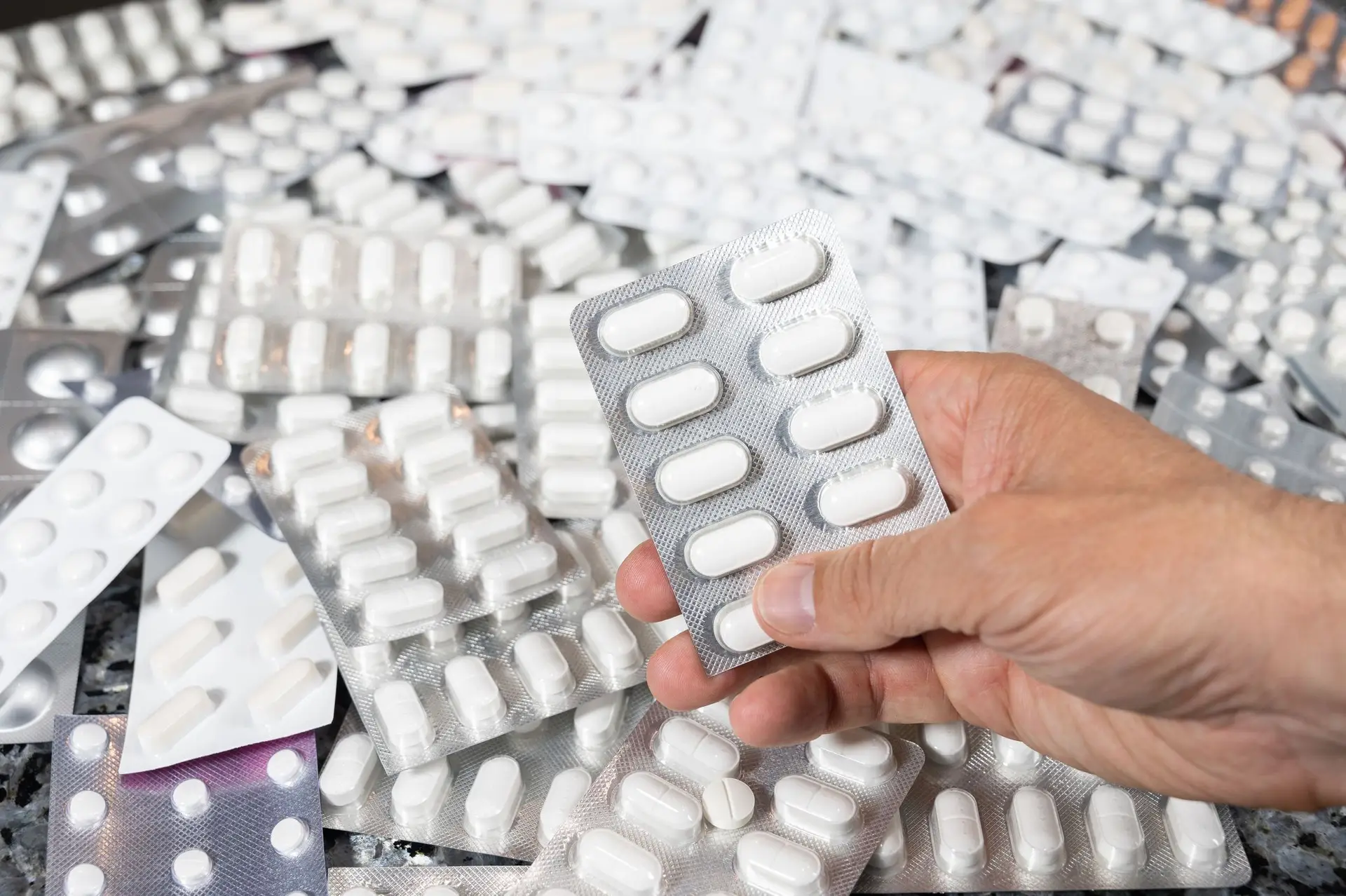 Governo alerta para aumento de intoxicações juvenis associadas ao 'desafio do paracetamol' Governo alerta para aumento de intoxicações juvenis associadas ao 'desafio do paracetamol'