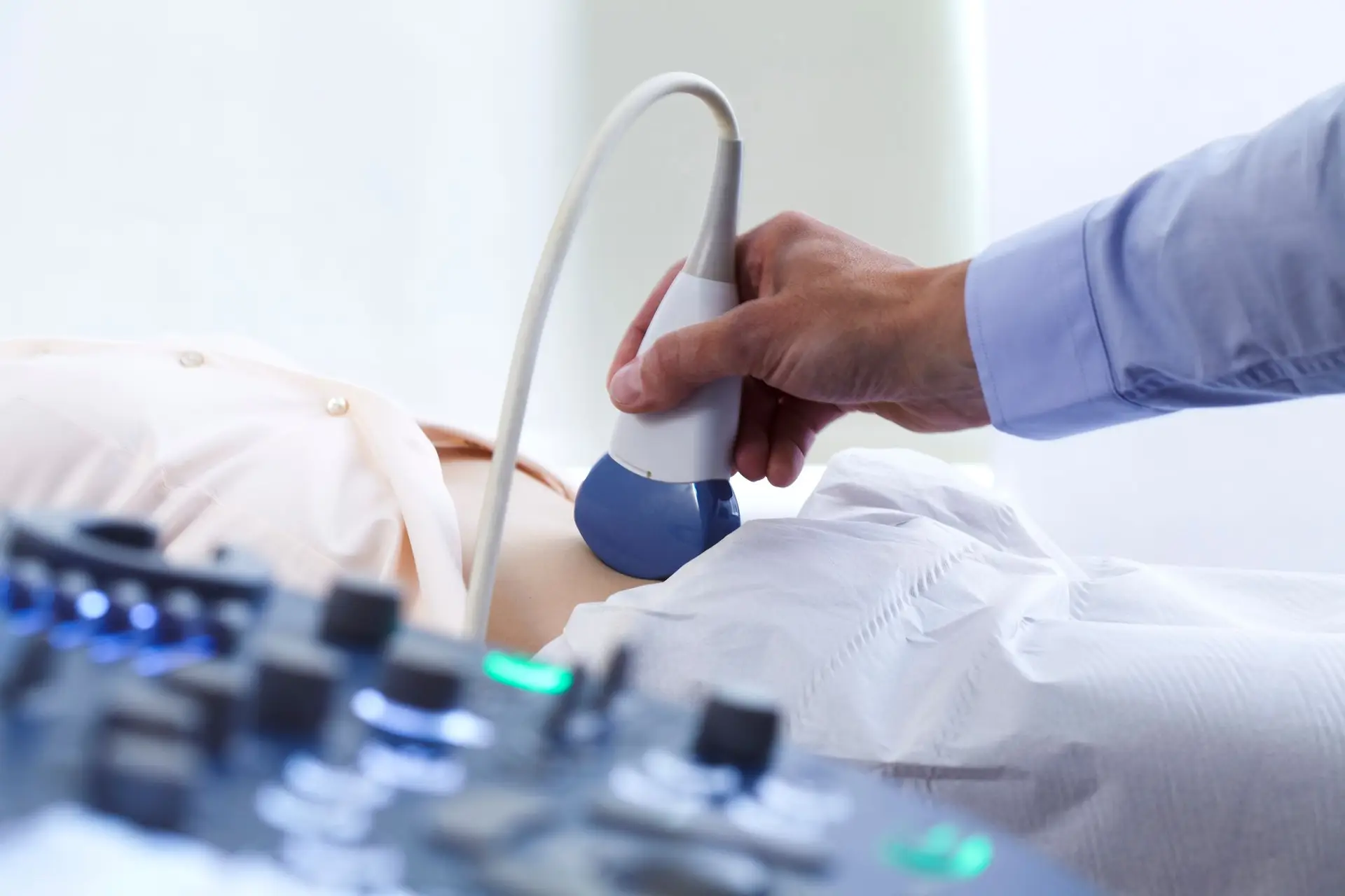 Tennessee avança com projeto de lei que criminaliza aborto como homicídio fetal com pena de morte