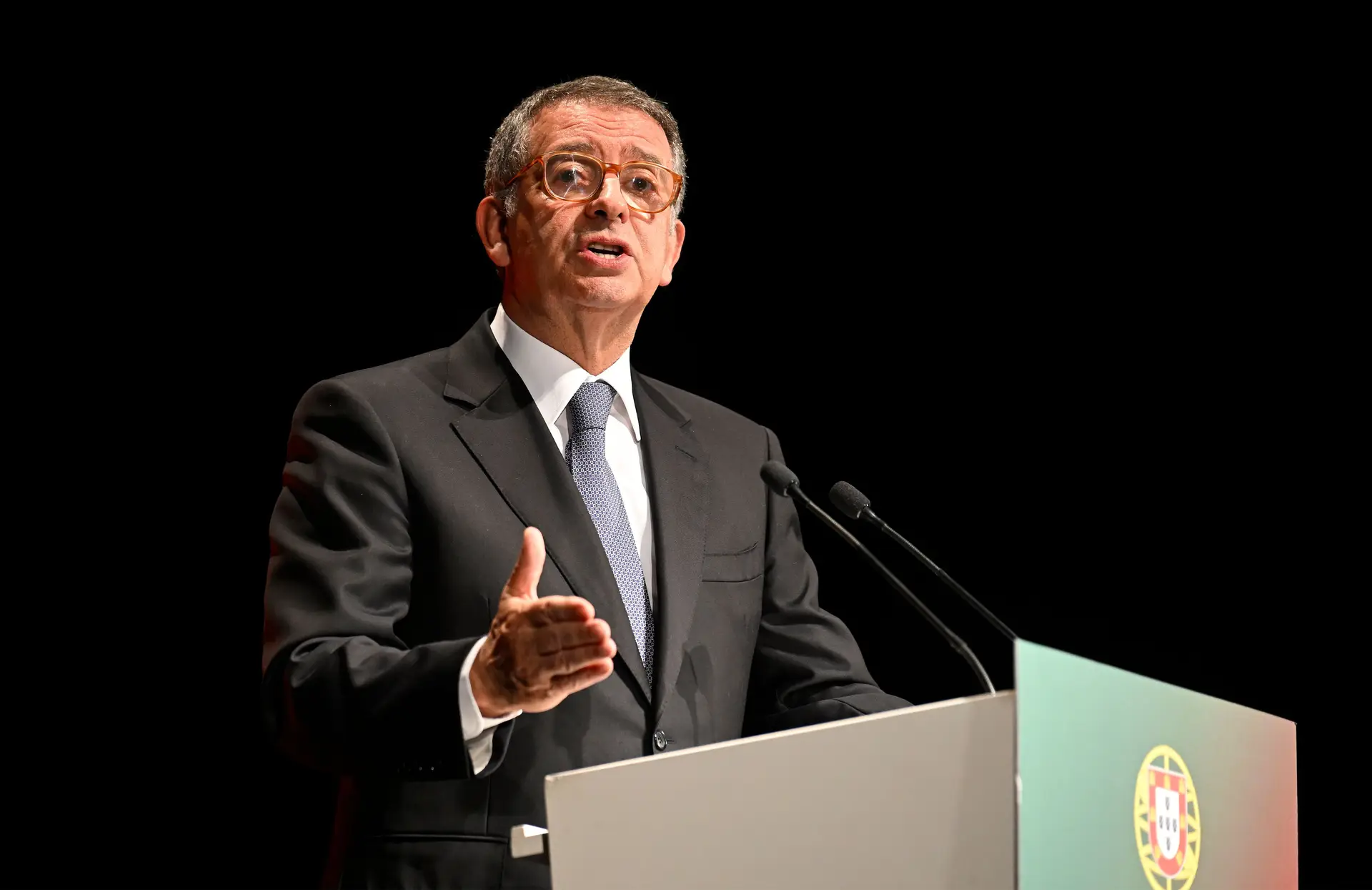 António José Seguro renuncia a cargos e doa participações empresariais aos filhos após eleição presidencial