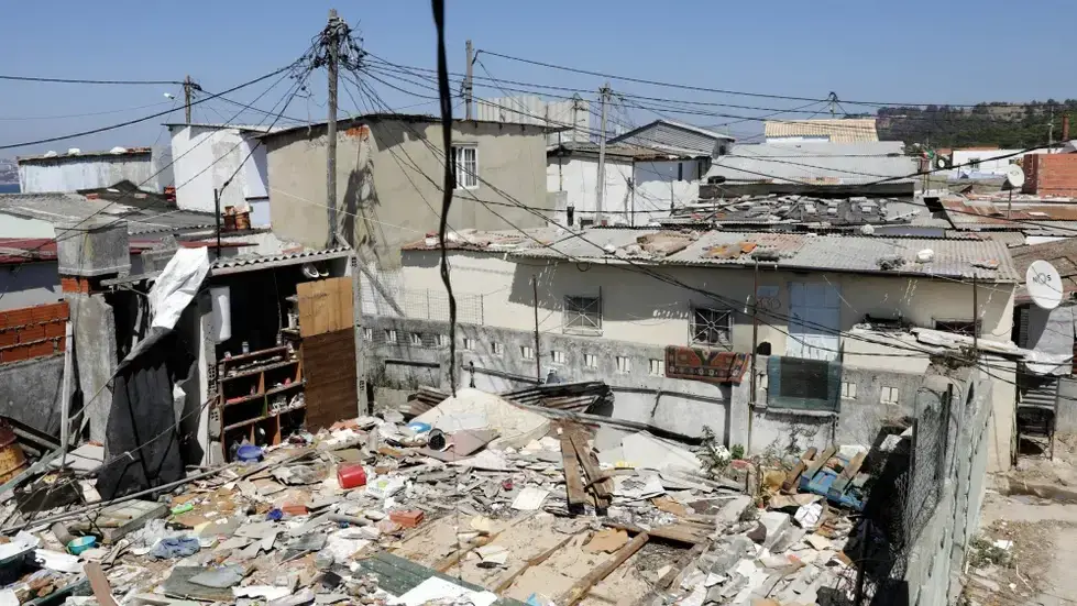 IHRU e Câmara de Almada divergem sobre responsabilidades em bairros ilegais