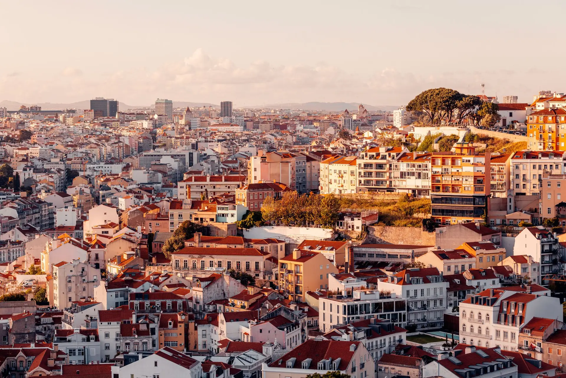 Confronto Político em Lisboa: Bloco de Esquerda Propõe Medidas para Conter Crise Habitacional, mas Moção é Rejeitada pela Câmara