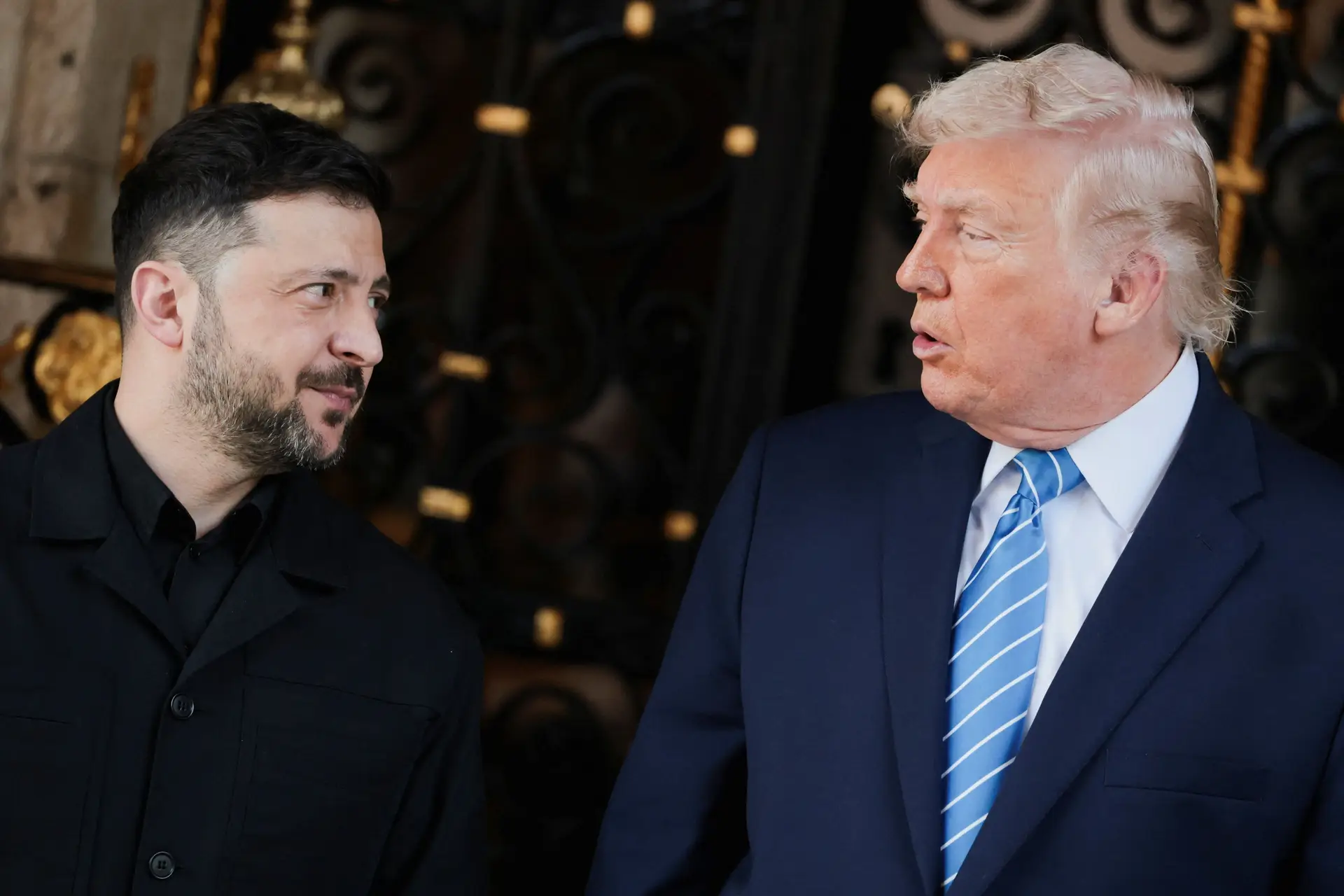 Trump e Zelensky mantêm contacto telefónico antes de negociações sobre conflito Rússia-Ucrânia
