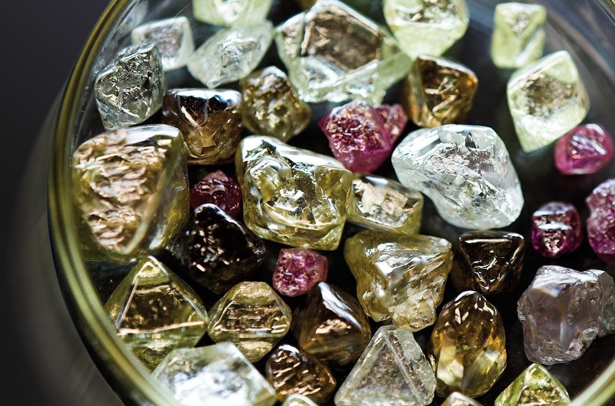 Angola Leiloa 74 Diamantes de Grande Valor: Estratégia da Sodiam no Mercado Global de Gemas Angola Leiloa 74 Diamantes de Grande Valor: Estratégia da Sodiam no Mercado Global de Gemas