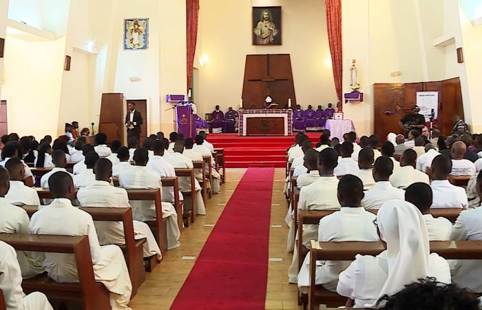 Formação de Jornalistas para Cobertura da Visita Papal Conclui com Missa Eucarística em Angola