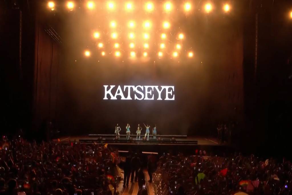 Katseye no Lollapalooza: Um espetáculo de energia, mas limitado por um repertório curto